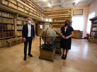 Sindaco e Nadia Bizzocchi nuova direttrice della Biblioteca civica Gambalunga