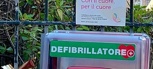 Installato il defibrillatore donato dall’Associazione “Con le ali di Chiara” alle scuole per l’infanzia “Glicine” e “Rondine”