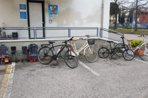le_bici_e_gli_accessori_rinvenuti_dalla_polizia_locale_di_rimini.jpeg