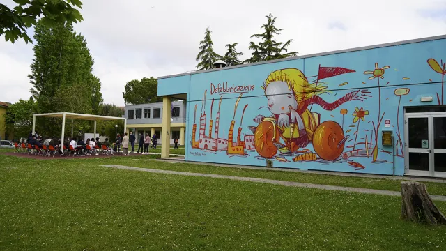 le lezioni nel giardino della scuola bertola