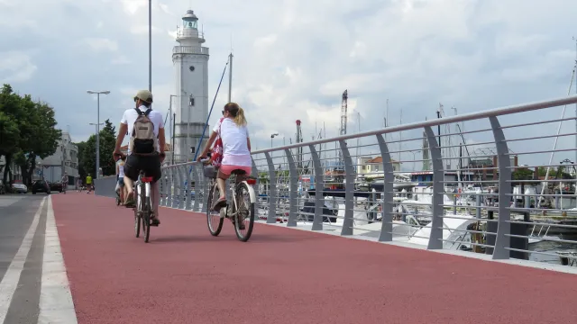 Pista ciclabile destra del porto