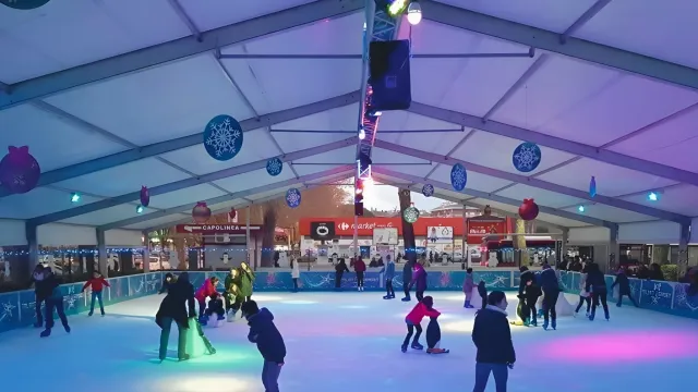 piste di ghiaccio sul mare d'inverno 2025