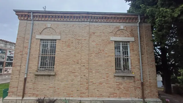 fiancata cappellina centrale Cimitero di San Lorenzo in Monte