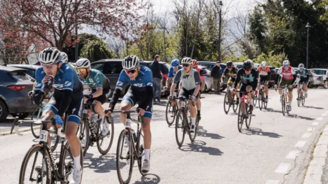 ciclisti alla gran fondo di Riccione