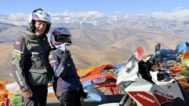 Cina, Tibet davanti all'immensità dell'Everest