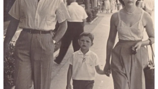 Luigi Vignoli bambino con i genitori