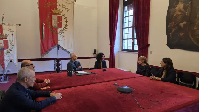 incontro amministrazione e dirigente ufficio scolastico di rimini. da sx stefanini, zamagni, sadegholvaad, bellini, antonioli, cassalia.jpg