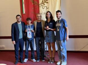 Ultimate frisbee: i Campioni d’Italia del Cotarica ricevuti in Residenza Comunale dal sindaco Sadegholvaad e dall’assessore Lari
