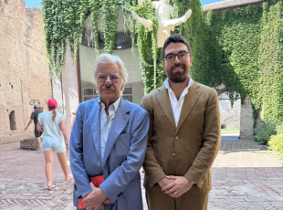 Giancarlo Giannini in visita al Fellini Museum tra ricordi e aneddoti 