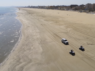 controlli_con_drone_in_spiaggia_polizia_locale_7.png