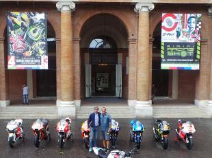 rimini_motor_soul_le_factory_factory_bikes_delle_squadre_ufficiali_del_motomondiale_il_sindaco_gnassi_e_il_designer_aldo_drudi_01.jpg