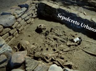 scavo_archeologico_teatro_galli001_sepolcreto.jpg