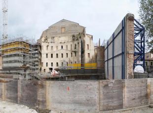 teatro_galli_cantiere._a_dex_e_sin_i_muri_traslati_-_a_sin_in_grigio_i_corpi_scala.jpg