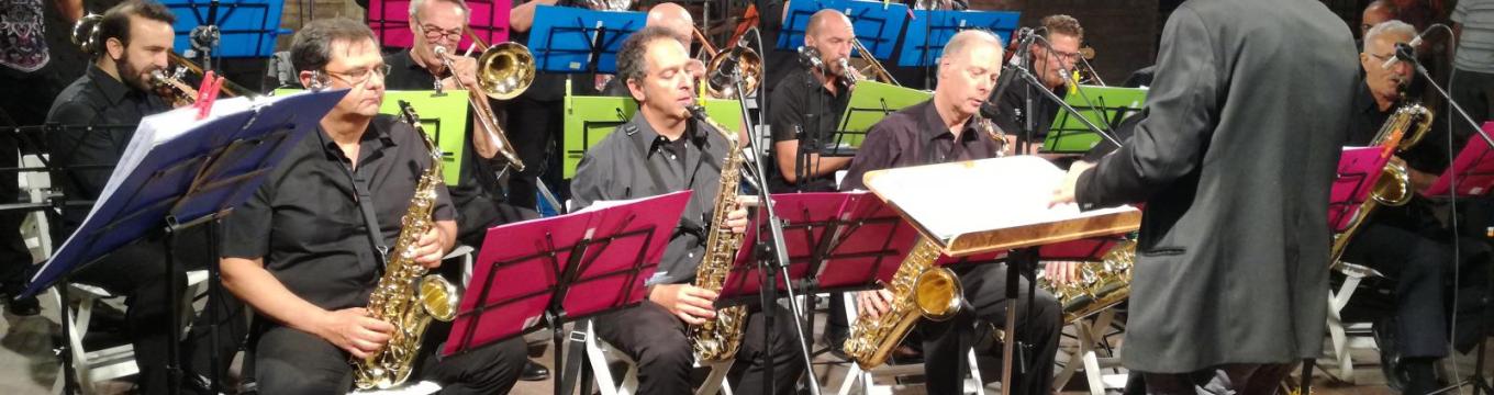 big_band_in_piazza_cavour_1.jpg
